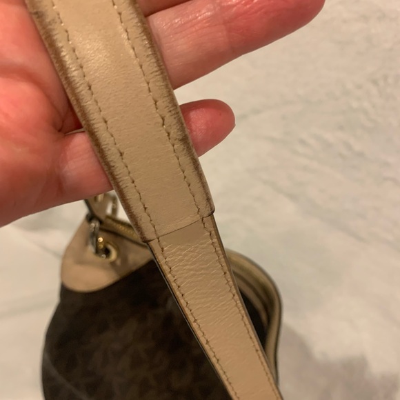 Michael Kors purse with handle and shoulder strap - Picture 3 of 12